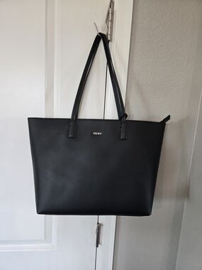 DKNY Black Smooth Leather Shopper Tote